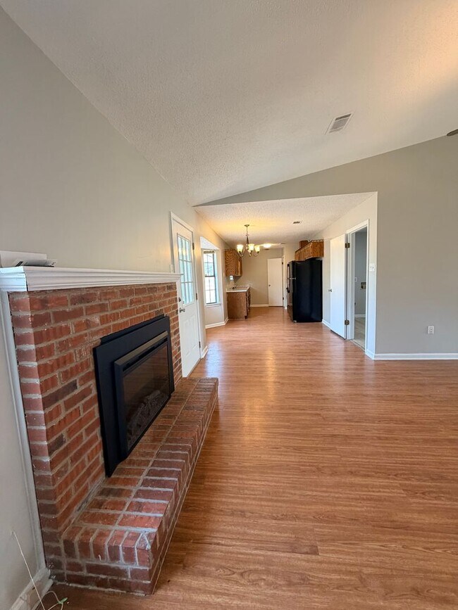Foto del edificio - Beautiful Home Ready for You!