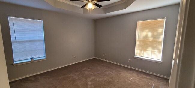 Building Photo - 518 Leuty Ave