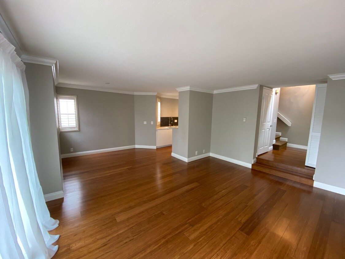 Primary Photo - 2 bed, 1.5 bath residence in charming neig...