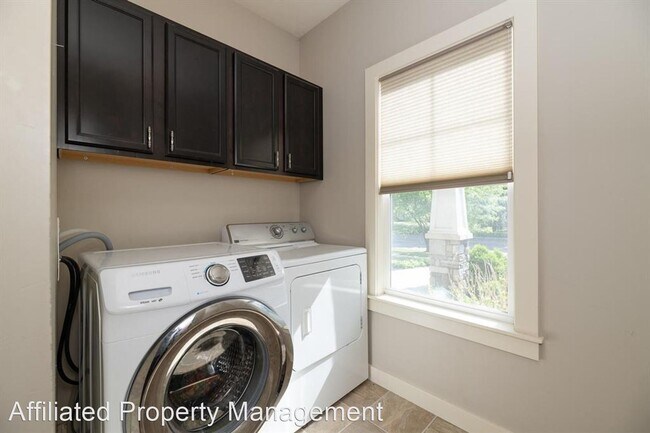 Foto del edificio - 3 br, 2 bath House - 725 N. Rose St.