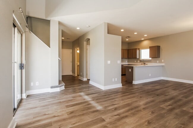 Building Photo - 1750 W Union Hills Dr