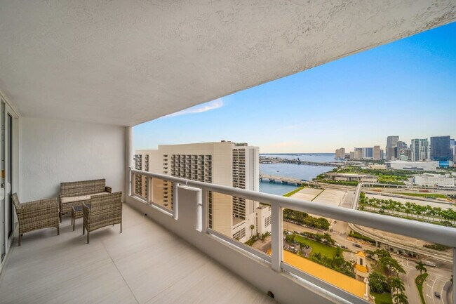 Foto del edificio - 1717 N Bayshore Dr