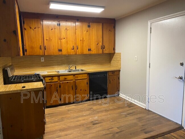 Foto del edificio - 4164 Welling Ave