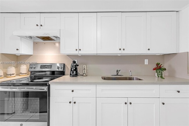 Building Photo - 1675 W 57th St