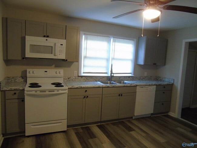 Foto del edificio - 1423 Stevens Ave NE