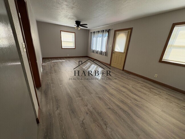 Building Photo - 1921 3rd Ave NE