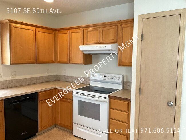 Building Photo - Beautifully Upgraded Tri-Level $2,395 3BD/...