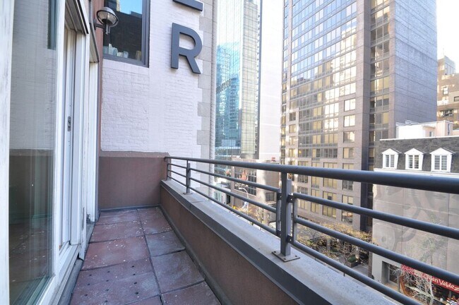 Foto del edificio - 143 E 57th St