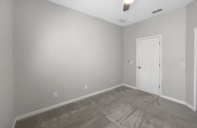 Foto del edificio - 3268 Plumlee Ct