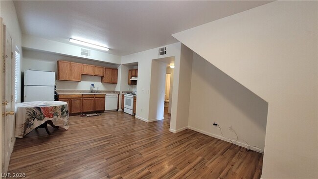 Foto del edificio - 2151 Hussium Hills St