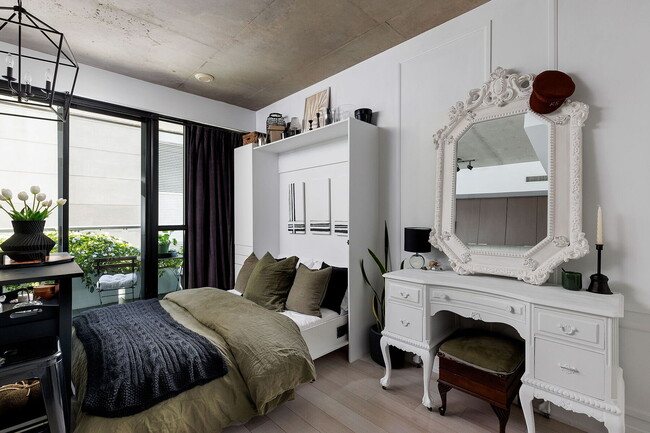 Building Photo - 5 Hanna Ave