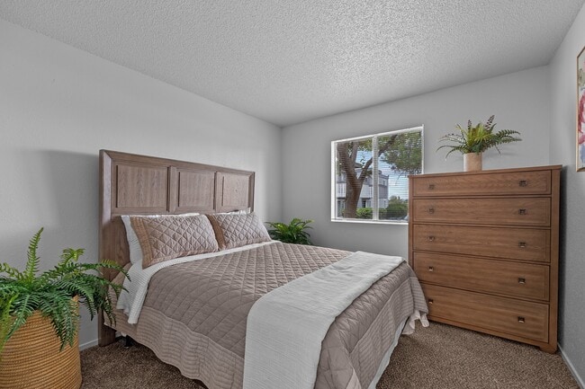 Building Photo - LAKE FAIRWAY