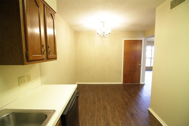 Foto del edificio - 6732 Jackson St