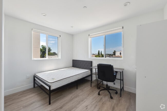 1297 1/2 Room 2-1 - 1297 -1299 West 36th St- Housing near USC