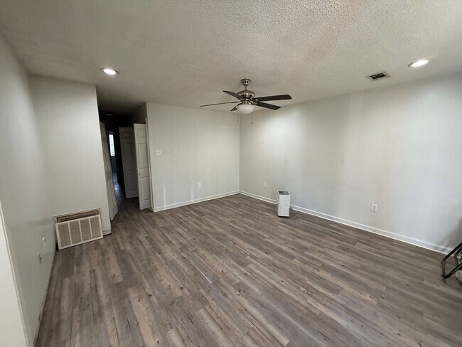 Foto del edificio - 1618 W Matthews Ave