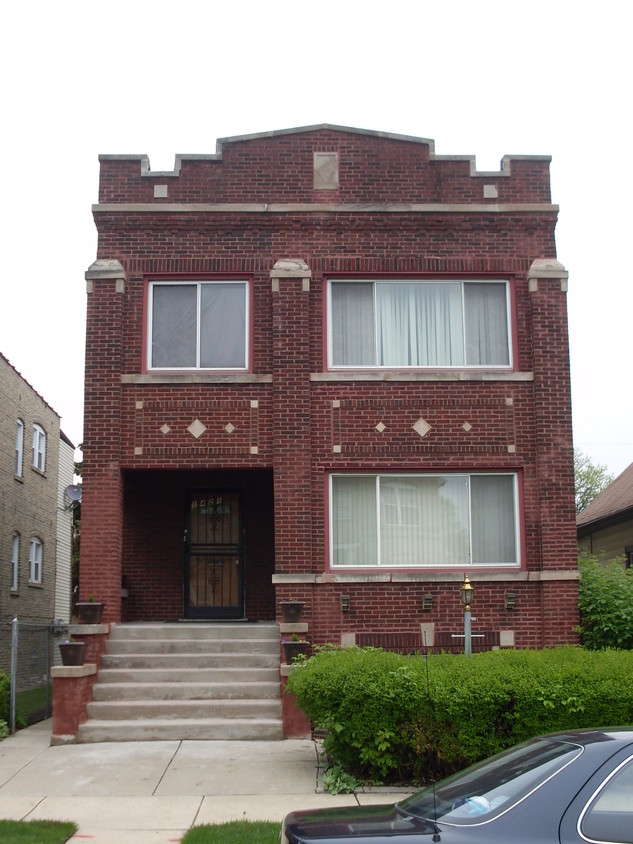 Primary Photo - 1421 N Lorel Ave