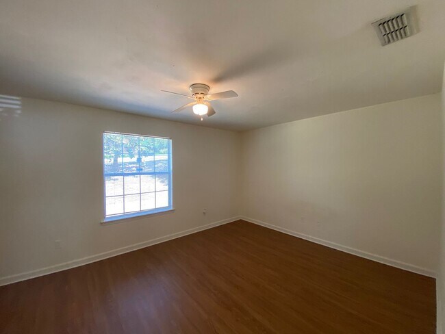 Building Photo - The Cove - 1085