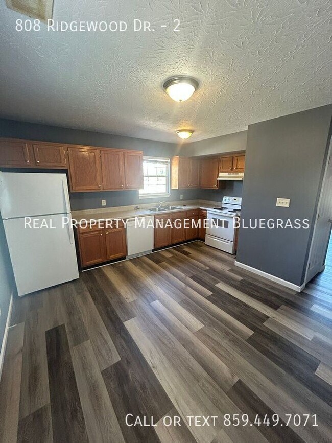 Foto del edificio - 808 Ridgewood Dr