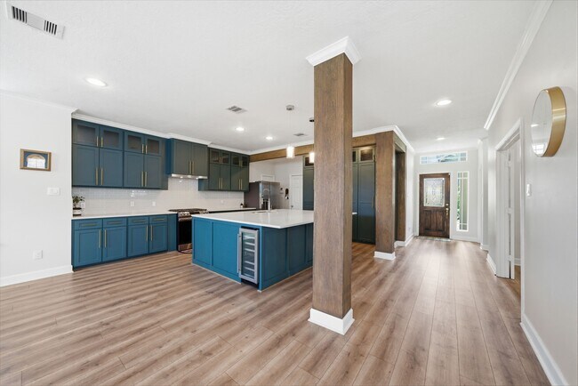 Foto del edificio - 1413 Whispering Pines Dr