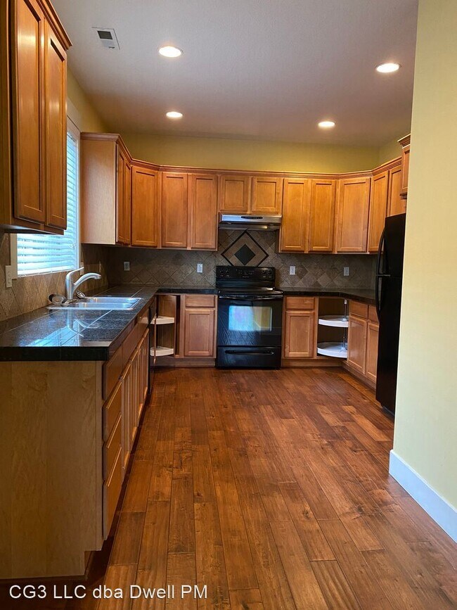 Foto del edificio - 3 br, 2.5 bath House - 3930 NE Grand Ave.