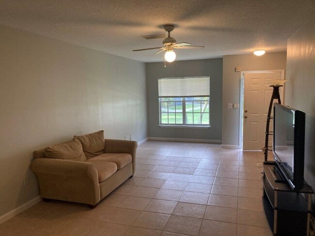 Building Photo - Beautiful 2BD / 2BA Condo – Close to Unive...