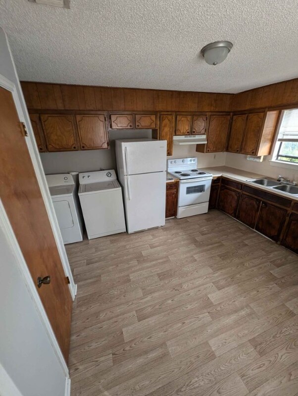 Foto del edificio - 1303 Brown Dr