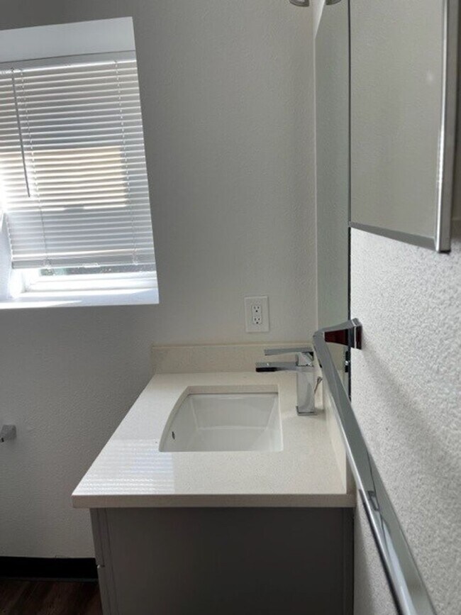 Foto del edificio - 2110 NE 65th St