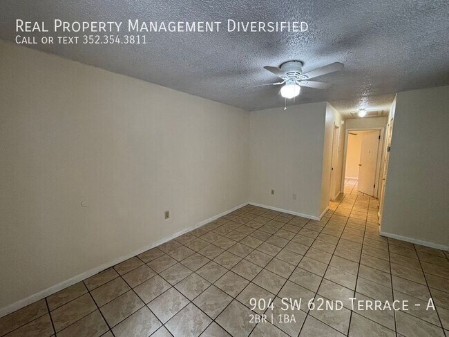 Foto del edificio - 904 SW 62nd Terrace