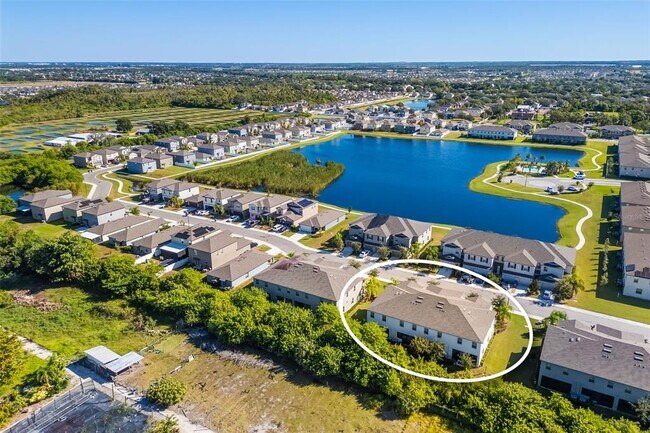 Foto del edificio - 621 Royal Empress Dr