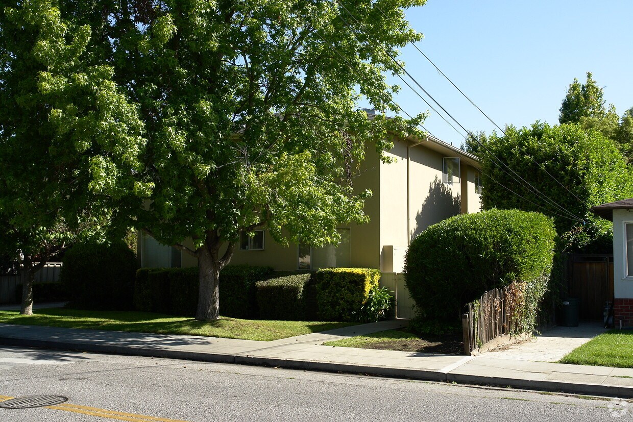 Primary Photo - 700 Arbor Rd