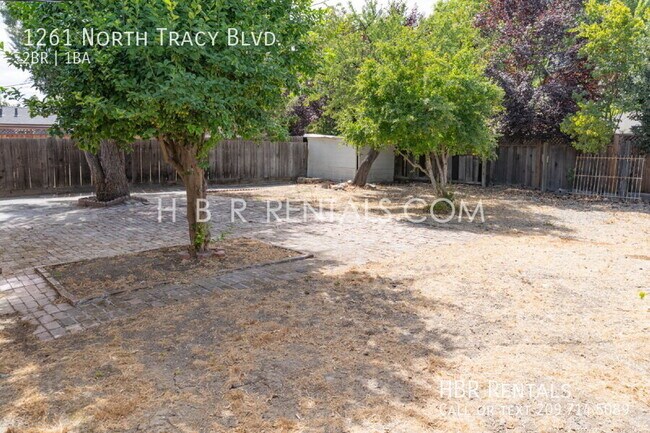 Foto del edificio - 1261 N Tracy Blvd