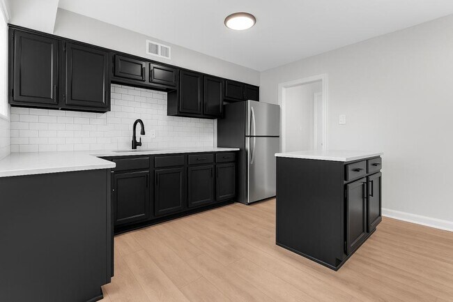 Foto del edificio - 4829 Bradford Dr