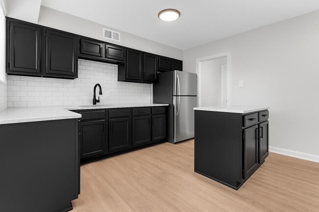 Photo - 4829 Bradford Dr House