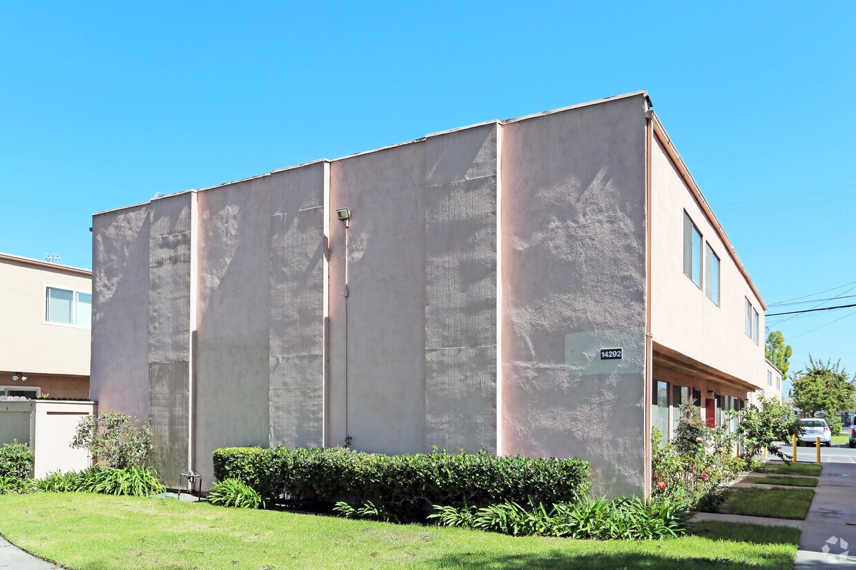 Primary Photo - 14292 Village Way
