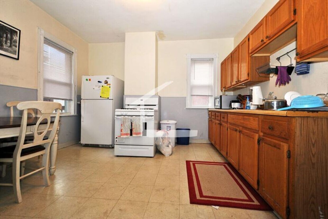 Primary Photo - No Brokers Fee. Oak Sq Area of Brighton. P...