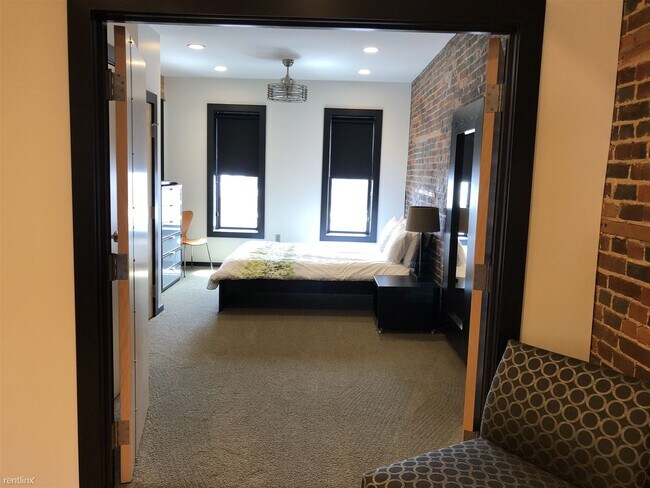 Building Photo - 2 br, 1 bath Corporate Suite - Brix2 3D