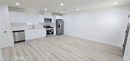 Building Photo - 10824 Long Beach Blvd
