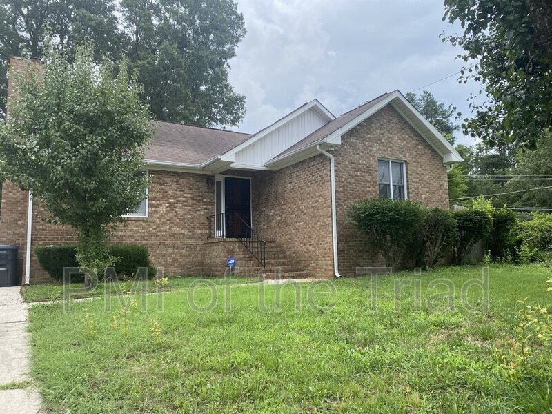 Primary Photo - 1605 Pear Tree Ln