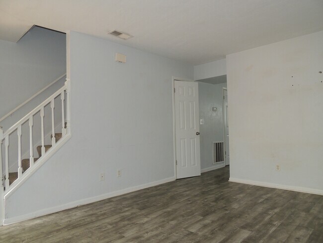 Building Photo - 3701 SW 29th Terrace