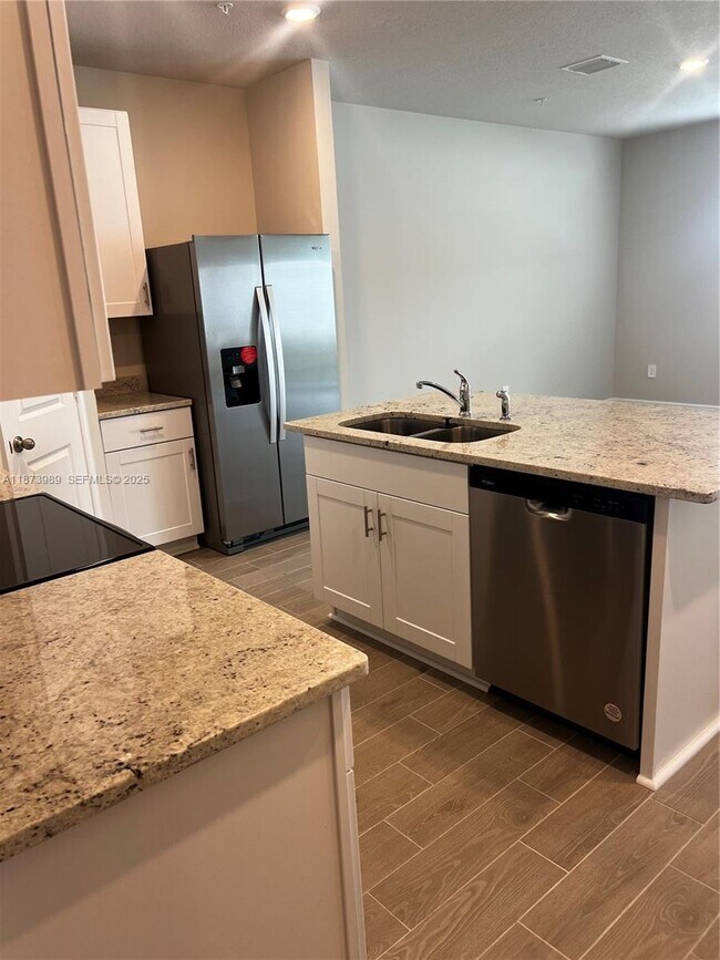 Foto del edificio - 478 Salisbury Cir