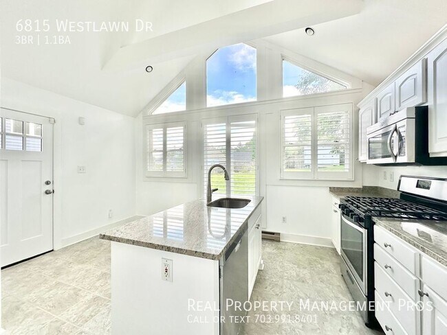 Building Photo - Bright & Beautifully Renovated Falls Churc...