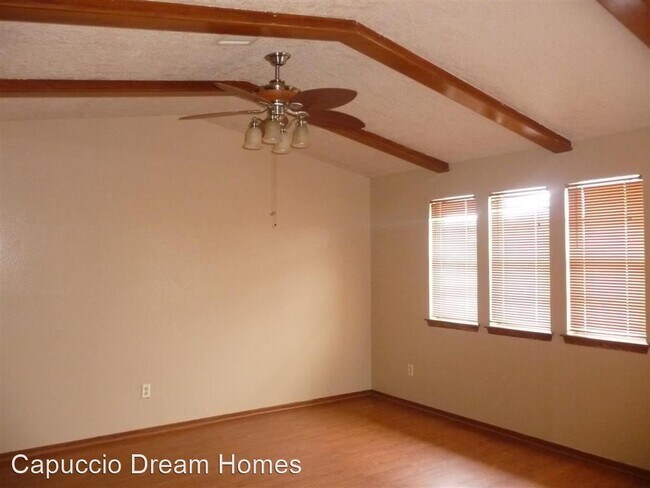 Building Photo - 3 br, 1.5 bath House - 6102 SW Summit Ave.