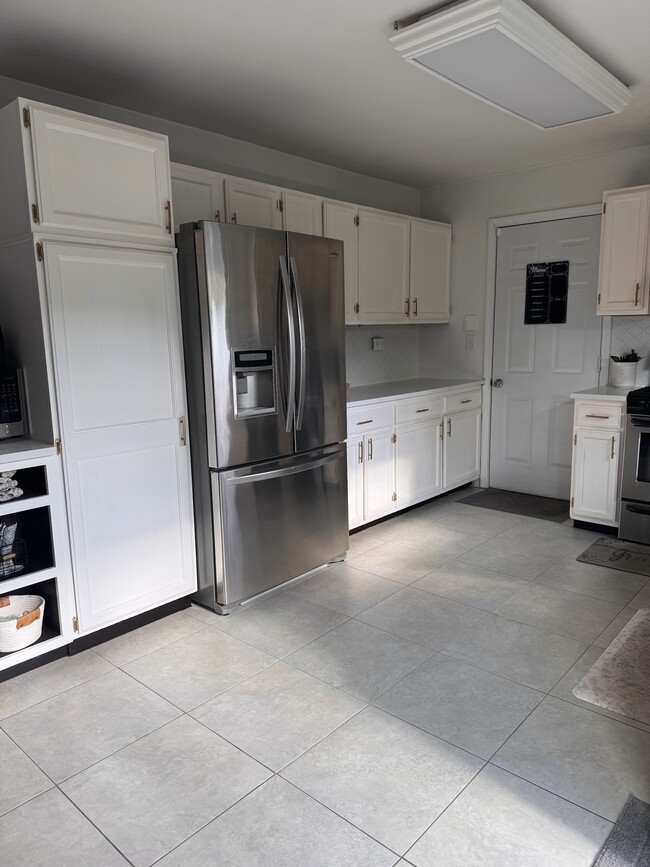 Building Photo - 136 Ellington Dr
