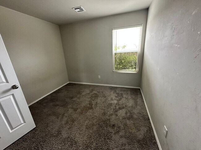 Foto del edificio - Nice 3 bedroom 2 bath home in Ashton Court