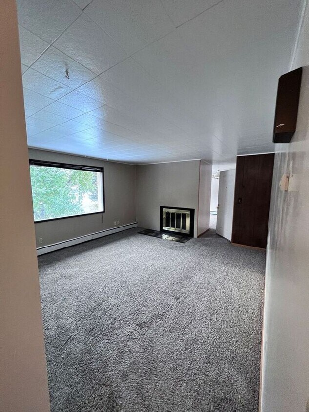Primary Photo - LEASE ONLY-Gradelle Ave 665 - KR