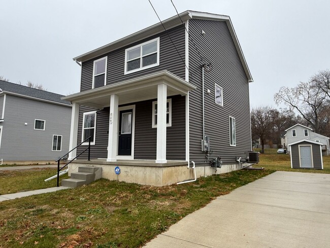 Foto del edificio - Modern 3-Bedroom Home with 1.5 Baths