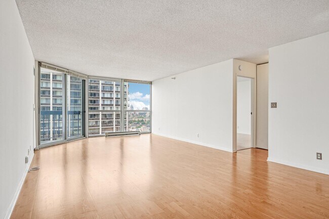 Foto del edificio - 1660 N Prospect Ave