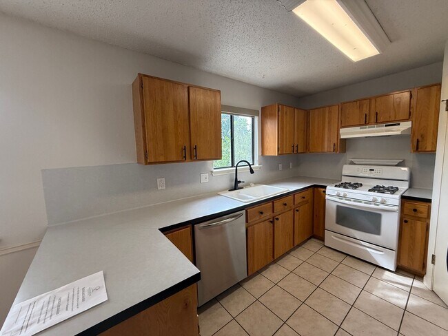 Building Photo - South Austin Two Story - Move In Ready
