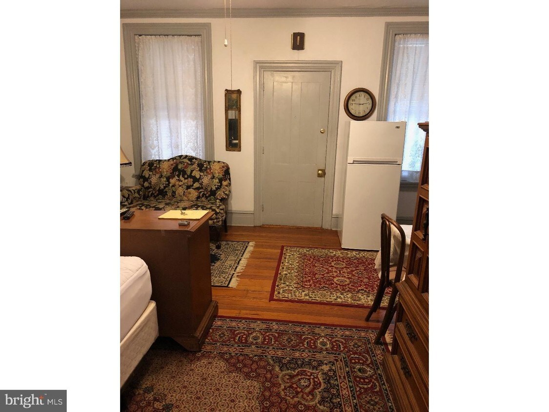 Primary Photo - 125 E 3rd St