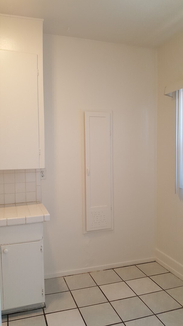Building Photo - Delightful 1 Bedroom in University Heights!